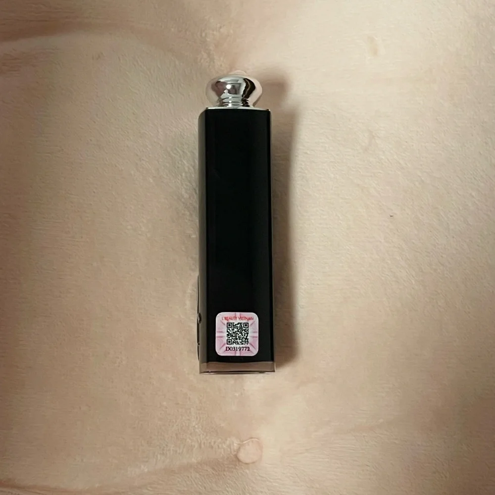 Dior Addict Lipstick - Picture 2 of 3